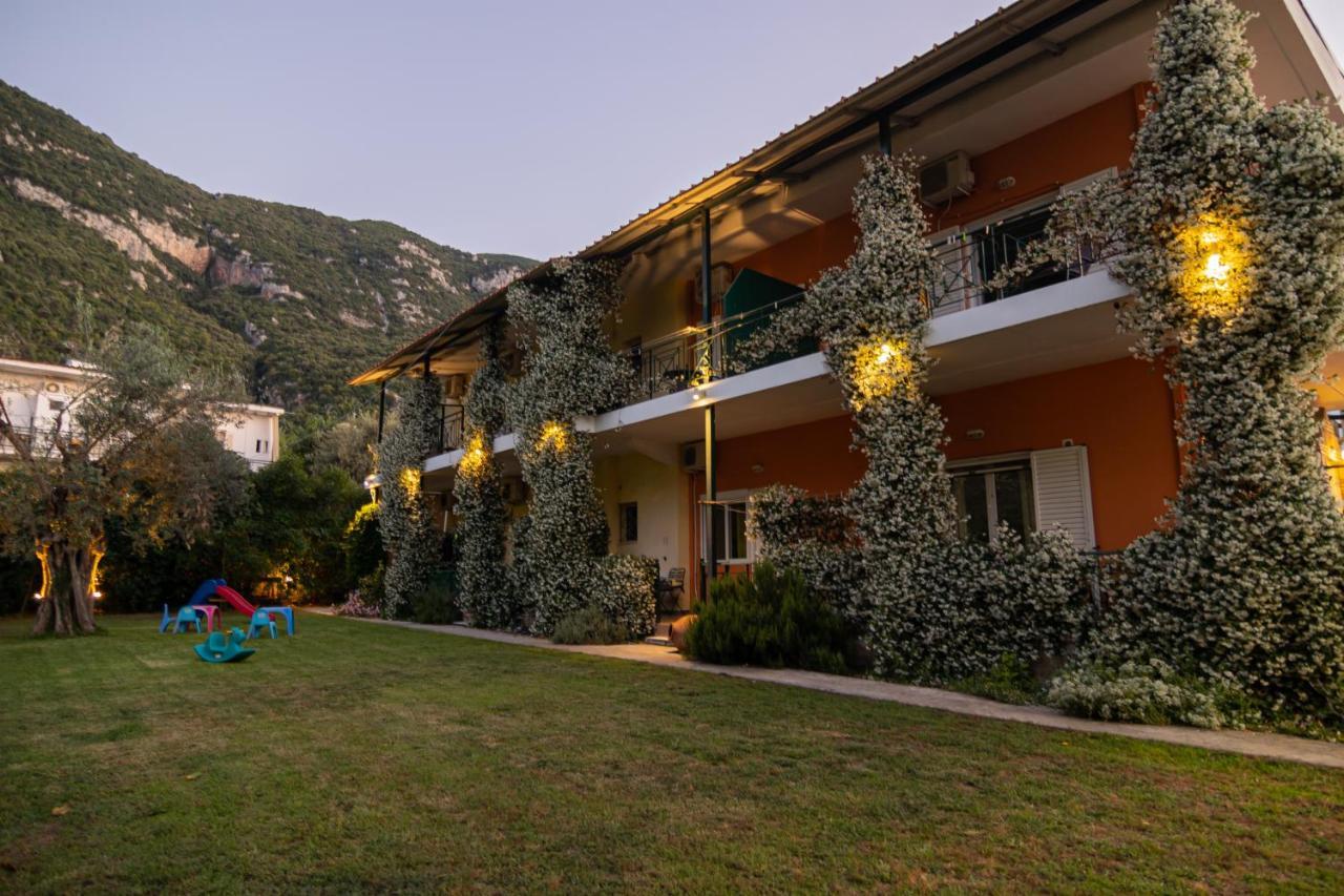 Tsertos Apartments Kamena Vourla Exterior foto
